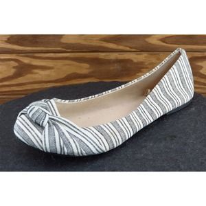 Time And Tru Women Sz‎ 7 M Gray Flat Fabric Shoes 36117751